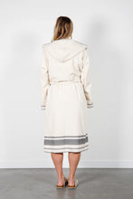 Load image into Gallery viewer, Tofino Towel Hawthorne Robe