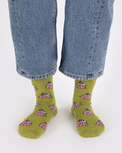 Load image into Gallery viewer, Baggu Crew Socks - Snoopy
