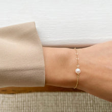 Load image into Gallery viewer, Poppy Finch Contrast Chain Pearl Bracelet
