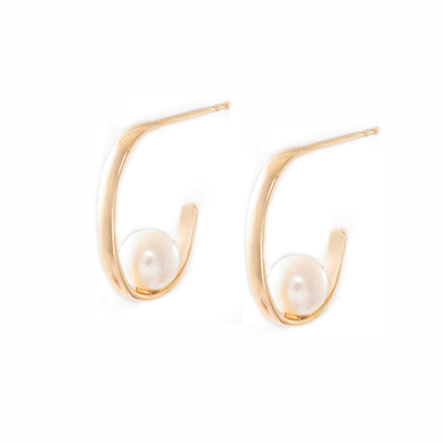 Poppy Finch Gold Oval Pearl Earrings