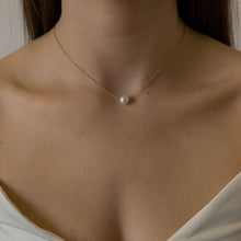 Load image into Gallery viewer, Poppy Finch Pearl Solitaire Necklace
